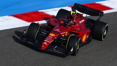 George Russell - Carlos Sainz - F1 Libres 1 en Bahrein: resultados, resumen y reacciones de Alonso y Sainz en Sakhir - en.as.com