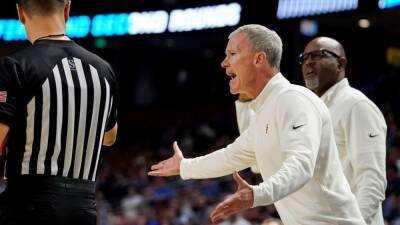 USC coach Andy Enfield says late 'wrong call' cost Trojans in first-round loss to Miami - espn.com