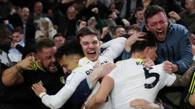 Leeds snatch last-gasp 3-2 win at 10-man Wolves