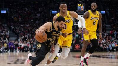 James's double-double helps Lakers end Raptors' win streak
