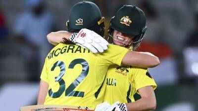 Beth Mooney - Alyssa Healy - Rachael Haynes - Meg Lanning - Eden Park - Cricket World Cup: Australia beat India to reach semi-finals - bbc.com - Australia - South Africa - India - Sri Lanka - Bangladesh