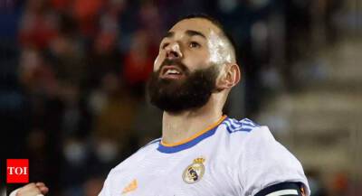 Carlo Ancelotti - Real's Karim Benzema will miss Clasico against Barcelona because of injury - timesofindia.indiatimes.com - France -  Santiago
