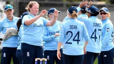 Nat Sciver - Amy Jones - Tammy Beaumont - Sophie Ecclestone - Sophia Dunkley - Women's World Cup: England beat South Africa in warm-up in New Zealand - bbc.com - Australia - South Africa - New Zealand - Bangladesh - county Hamilton