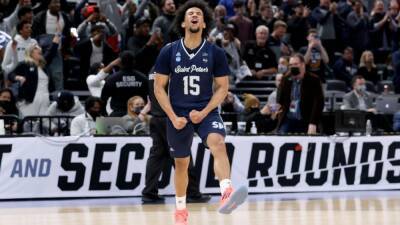 No. 15 seed Saint Peter's Peacocks topple Murray State Racers as electrifying run rolls into Sweet 16 - espn.com - Florida -  Kentucky - county Murray - state Texas -  Indianapolis -  Philadelphia - county Roberts - Jersey