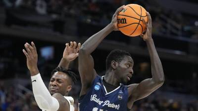 Saint Peter's tops Murray State; Peacocks only 3rd 15-seed to ever reach Sweet 16 - foxnews.com - Florida -  Kentucky - county Murray - state Texas - county Lexington -  Indianapolis - county Roberts - Jersey