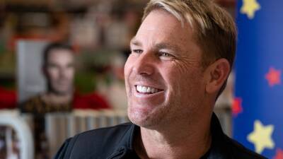 Shane Warne's family and friends say goodbye at private funeral