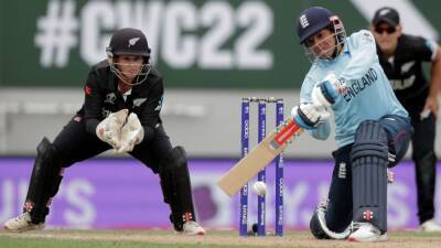 Heather Knight - Tammy Beaumont - Sophie Ecclestone - Sophie Devine - Eden Park - ICC Women's World Cup 2022, New Zealand vs England: England Keep Semi-Finals Hopes Alive With Nervy 1-wicket Win - sports.ndtv.com - New Zealand - India