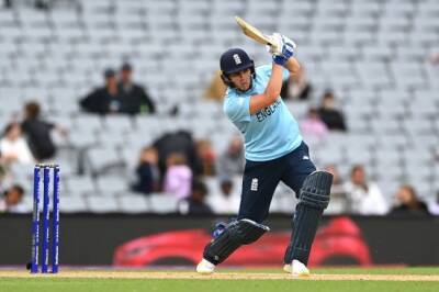 Nat Sciver - Heather Knight - Amy Jones - Sciver keeps England alive in nail-biter against New Zealand - news24.com - Australia - South Africa - New Zealand - India - Bangladesh - Pakistan - county Chase