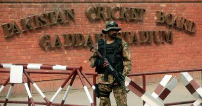 Cricket-Pakistan, Australia vie for series win as test returns to Lahore