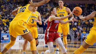 March Madness 2022: No. 3 Michigan women rout 14th-seeded American - foxnews.com - Usa - state Michigan