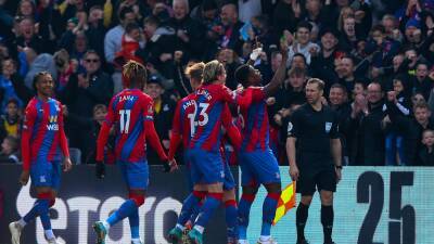 Crystal Palace put four past beleaguered Everton at Selhurst Park to reach the semi-finals of the FA Cup