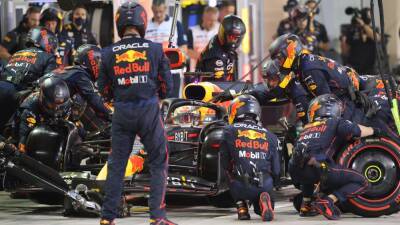 'What the f*** is this?' - Max Verstappen panics as Red Bull race implodes, Sergio Perez spins out