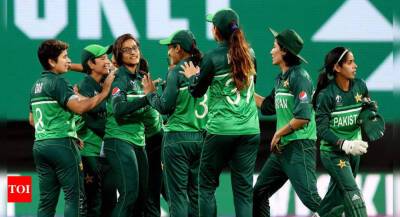 Bismah Maroof - Women's World Cup: Pakistan stun West Indies by 8 wickets in rain-hit match to record first win - timesofindia.indiatimes.com - South Africa - New Zealand -  Sana - Pakistan -  Sandhu