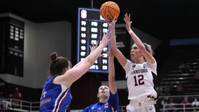 March Madness 2022: Lexie Hull's career-high 36 sends No. 1 Stanford past Kansas