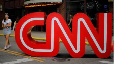 CNN+ host Rex Chapman mistakenly suggests sports analyst Pete Gillen is dead