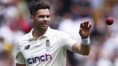 Chris Silverwood - Ashley Giles - James Anderson - Graham Thorpe - Stuart Broad - James Anderson has 'made peace' with being dropped by England - bbc.com - New Zealand -  Anderson
