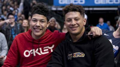 Jackson Mahomes wants to do TikTok 'collab' with newly signed Chiefs WR JuJu Smith-Schuster
