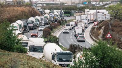 ¿Continúan los paros del transporte? La postura de los camioneros tras las medidas del Gobierno - en.as.com