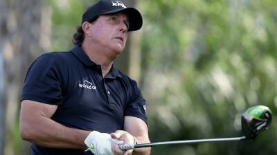 Phil Mickelson won't compete in 2022 Masters golf tournament for first time in nearly 30 years