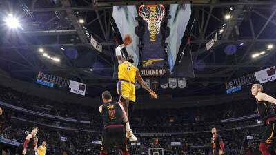 LeBron James dunks over former teammate Kevin Love: 'I hate it had to be him'