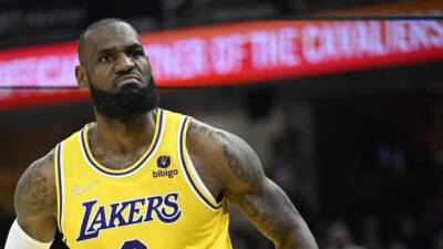 NBA: LeBron James leads the LA Lakers to victory against former side Cleveland