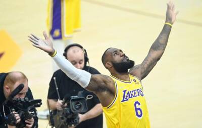 LeBron makes triple double in a triumphant homecoming