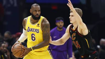 LeBron James leads Lakers over Cavs in Ohio return