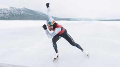Récord del mundo: supera los 100 km/h patinando sobre hielo