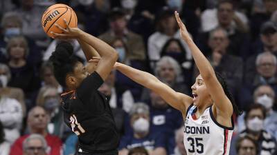 March Madness 2022: Azzi Fudd helps UConn advance over UCF