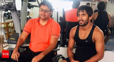 Wrestler Bajrang, Paralympian Amit Saroha receive financial assistance - timesofindia.indiatimes.com - Mongolia - India - Iran -  Paris - county Centre