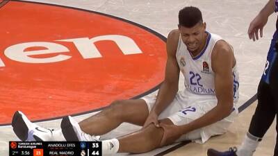 El madridismo en vilo: el extraño momento en el que se le va la rodilla a Tavares - en.as.com - Madrid