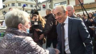 Far-right hopeful Zemmour toughens already tough line on immigration - france24.com - France - Ukraine