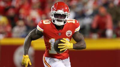 Sources - Miami Dolphins acquire Kansas City Chiefs WR Tyreek Hill for five draft picks, give him four-year, $120 million deal