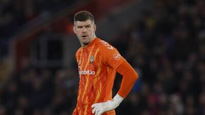 England call up goalkeeper Forster to replace Johnstone