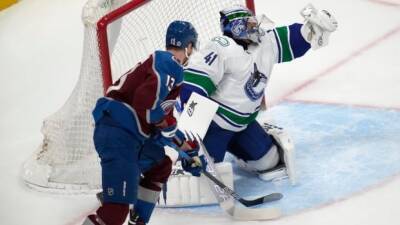 Jared Bednar - Darcy Kuemper - Bo Horvat - Halak shuts door as Canucks surge late to snap Avalanche's 4-game win streak - cbc.ca - state Colorado -  San Jose