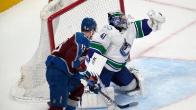 Halak contains high-flying Avalanche in Canucks' win