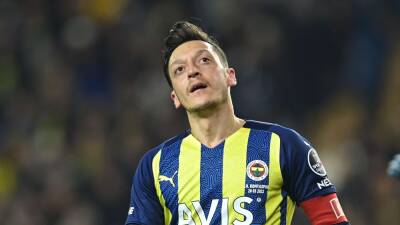 Ozan Tufan - Mesut Ozil: Ex-Arsenal midfielder excluded from Fenerbahce's squad, confirms club in a 26-word statement - eurosport.com - France - Turkey - Albania