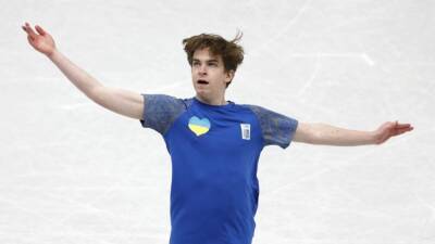 Shmuratko skates world championships' short programme with Ukraine training shirt