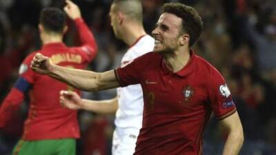 Cristiano Ronaldo - Fernando Santos - Bruno Fernandes - Bernardo Silva - Burak Yilmaz - Matheus Nunes - Portugal 3-1 Turkey: Diogo Jota helps hosts into play-off final - bbc.com - Qatar - Serbia - Portugal - Italy - Turkey - Macedonia -  Santos