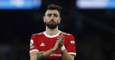 Soccer-Man United's Fernandes to sign new five-year deal - BBC