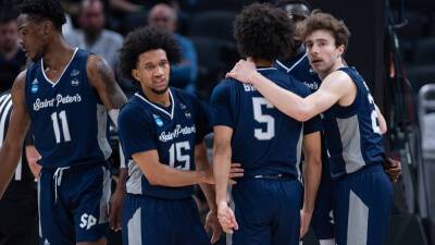 Dylan Buell - March Madness 2022: Saint Peter's has fan in two-time Super Bowl-winning quarterback - foxnews.com - New York - county Murray - state Indiana - state New Jersey