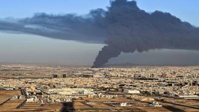 Fire at Jeddah oil depot delays second practice at Saudi Arabian Grand Prix, Houthi rebels claim responsibility