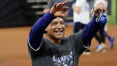 Sources - Los Angeles Dodgers give manager Dave Roberts 3-year extension