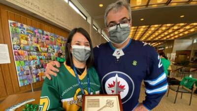 Mayor gives key to city to parents of Humboldt player whose organ donation began a movement - cbc.ca - Canada