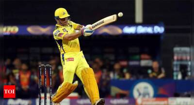 Singh Dhoni - Ravindra Jadeja - MS Dhoni's first IPL fifty in three years sends Twitter into a frenzy - timesofindia.indiatimes.com -  Kolkata -  Chennai -  Bangalore