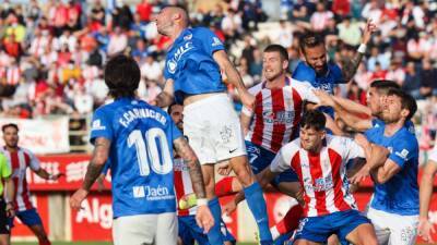 El Algeciras salva un punto ante el Linares en un partido sin muchas ocasiones