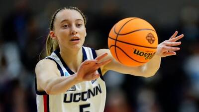 Bueckers scores 15; UConn beats Indiana to reach Elite 8