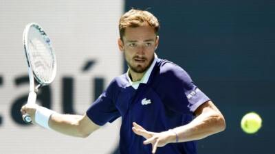 Medevdev beats Murray at Miami Open in bid to reclaim top ranking