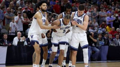 Villanova's Justin Moore set for MRI after apparent injury to leg in win over Houston in Elite Eight