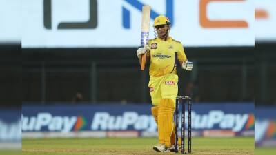 Shreyas Iyer - Watch: MS Dhoni Gets Rousing Reception At Wankhede In CSK vs KKR IPL 2022 Opener - sports.ndtv.com - India - county Kings -  Kolkata -  Chennai